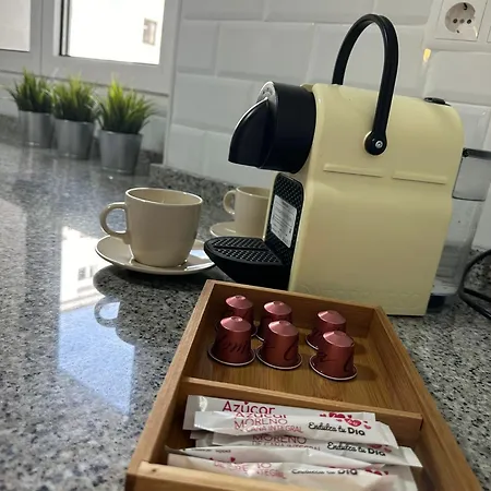 Lägenhet Cozy Flat 5 Mins From The *