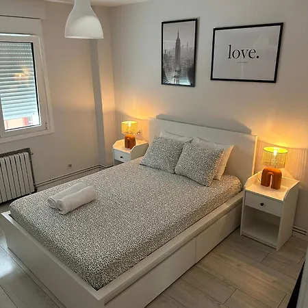 Apartment Cozy Flat 5 Mins From The